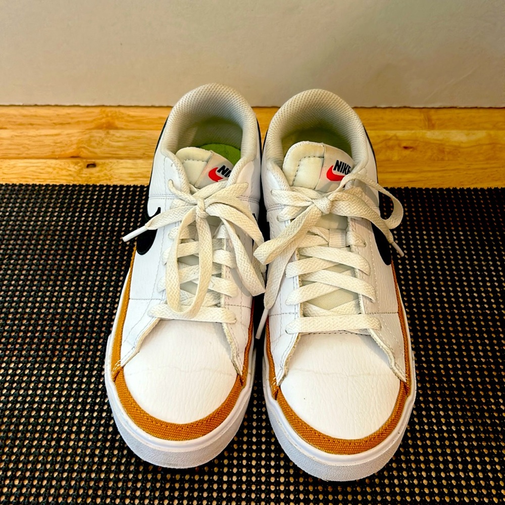 Nike sneakers size 6 white, black and gold